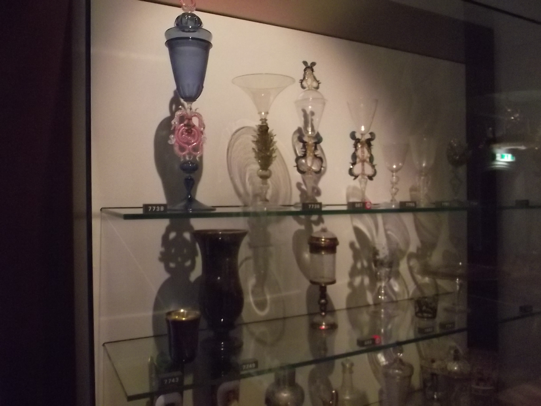 Haus Riensberg - im OG alte Gläser und Vasen