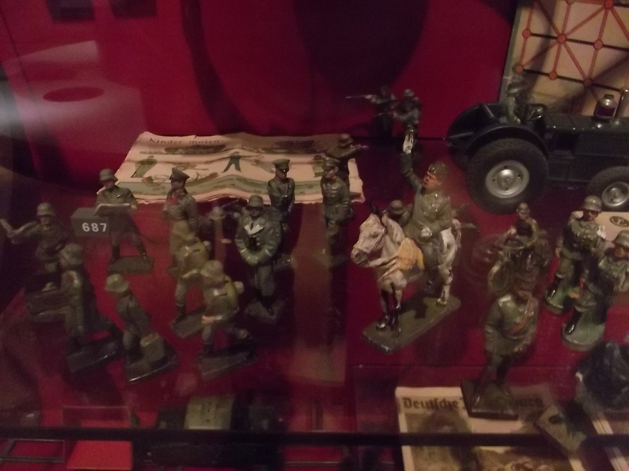 Haus Riensberg - im OG kann man alte Spielzeuge bewundern - Spielzeugsoldaten aus dem dritten Reich