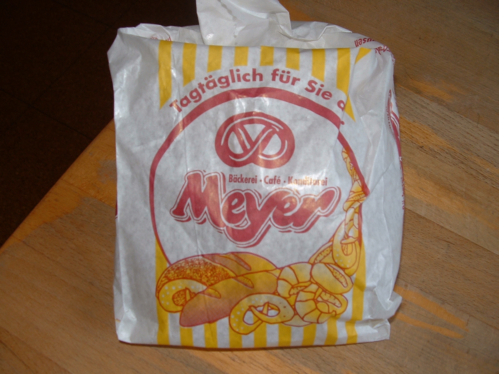 Bäckerei Meyer Wildeshausen - frisches Backwerk in der Tüte