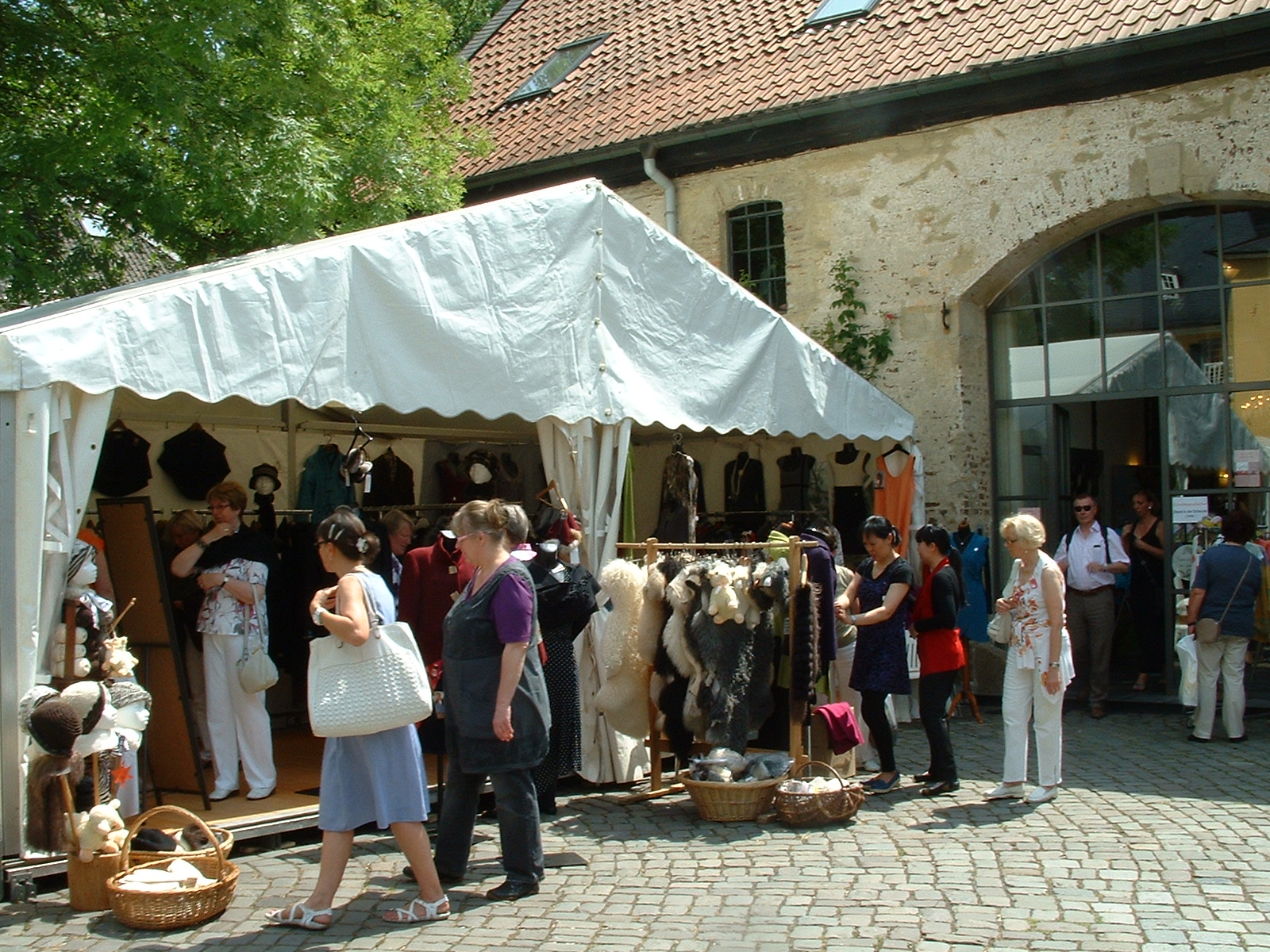 Schloß Lüntenbeck - Textilmarkt am 4.6.2011