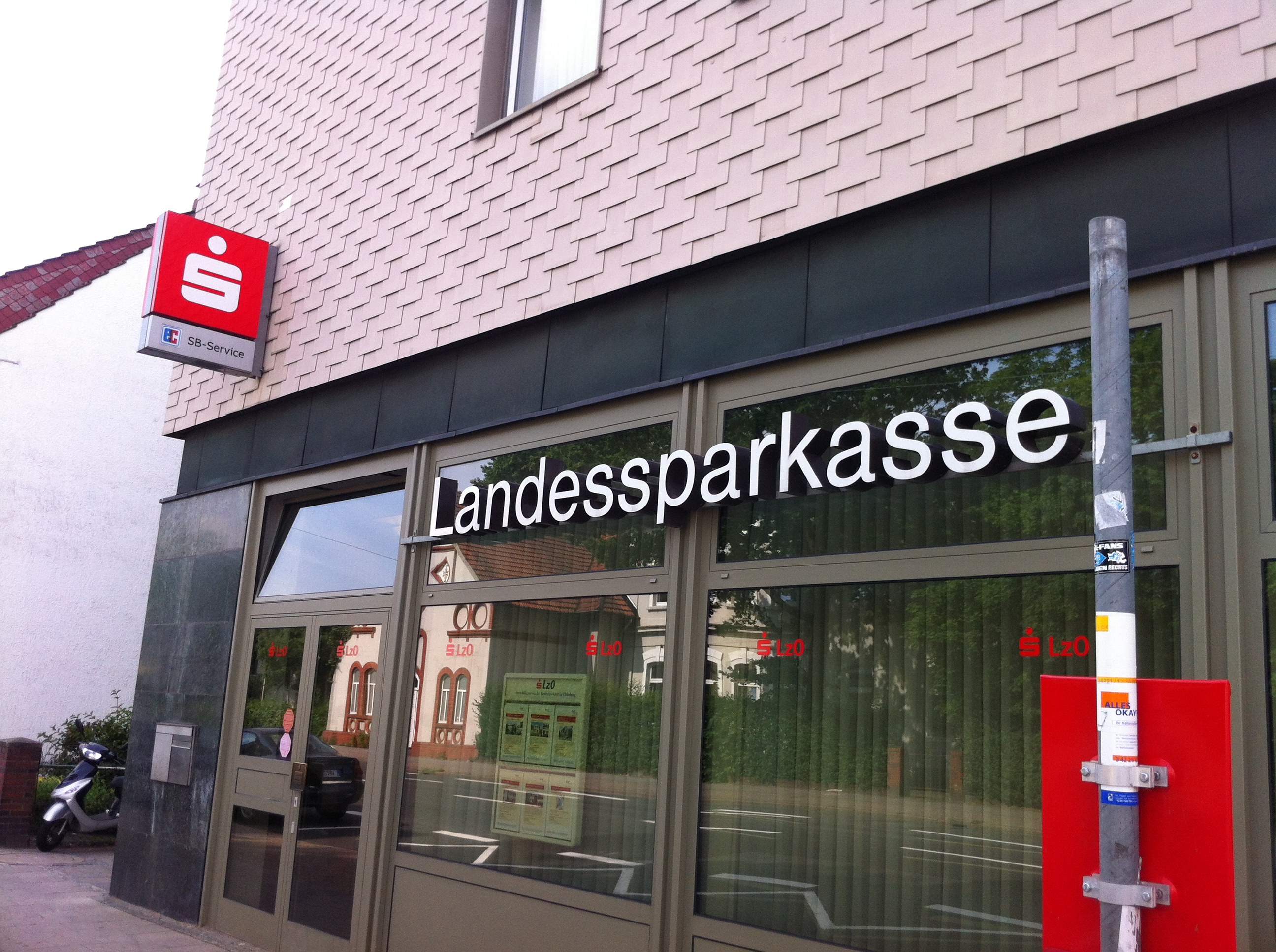 Bild 1 Landessparkasse zu Oldenburg Geldautomat in Delmenhorst