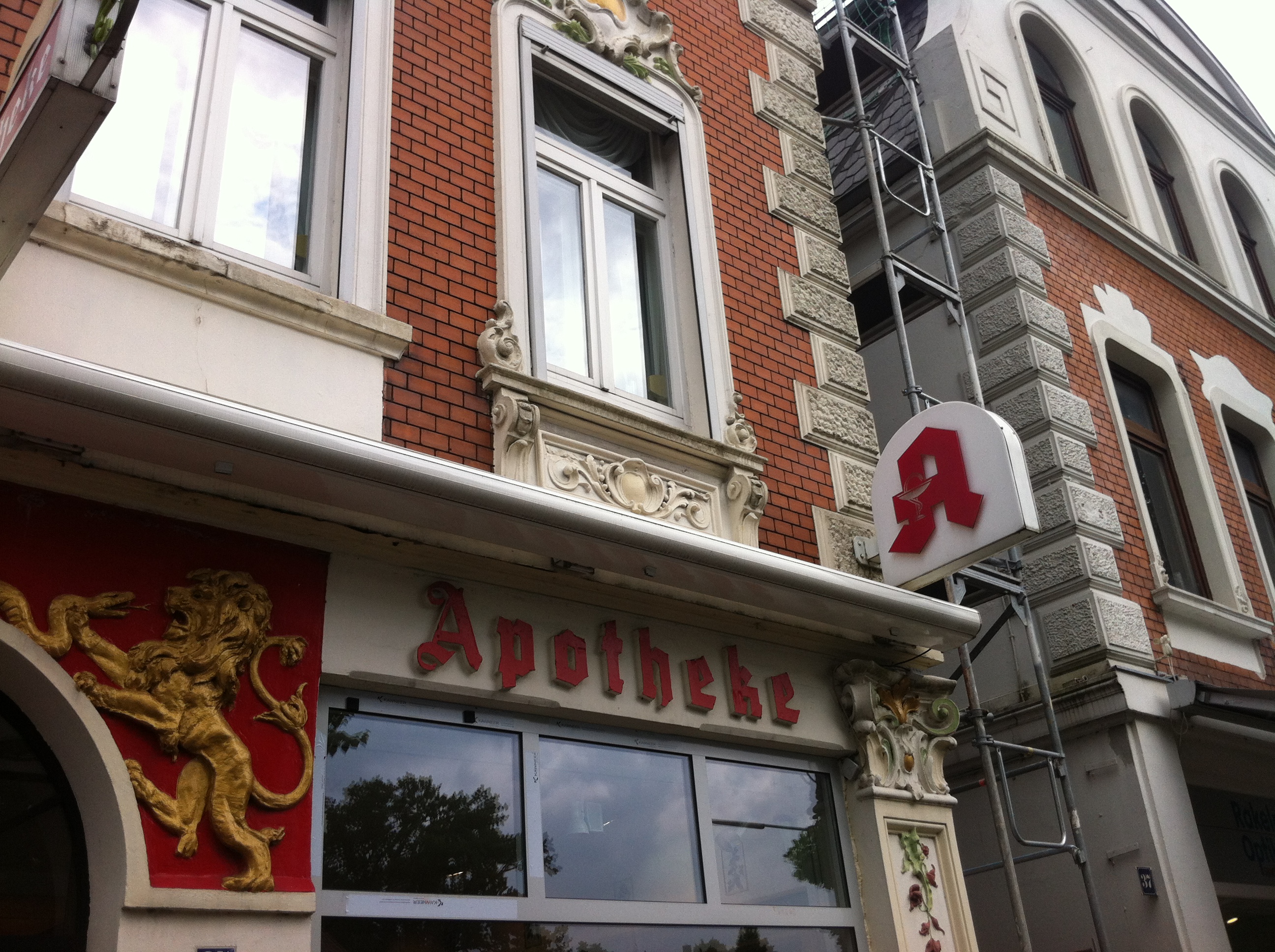 Schöne alte Häuser in Oldenburg - hier die Löwen Apotheke