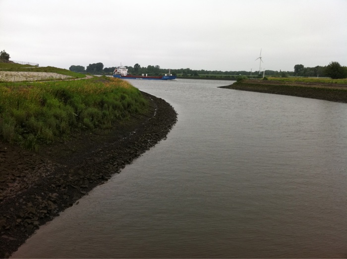 Am Kieshafen Ochtum mit Blick auf die Weser