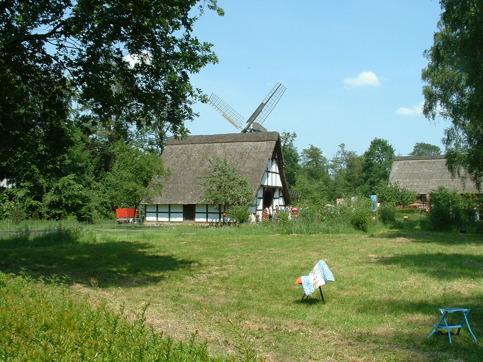 Museumsdorf Cloppenburg - Gartenpartie 5.6.2011 Kappenwindmühle