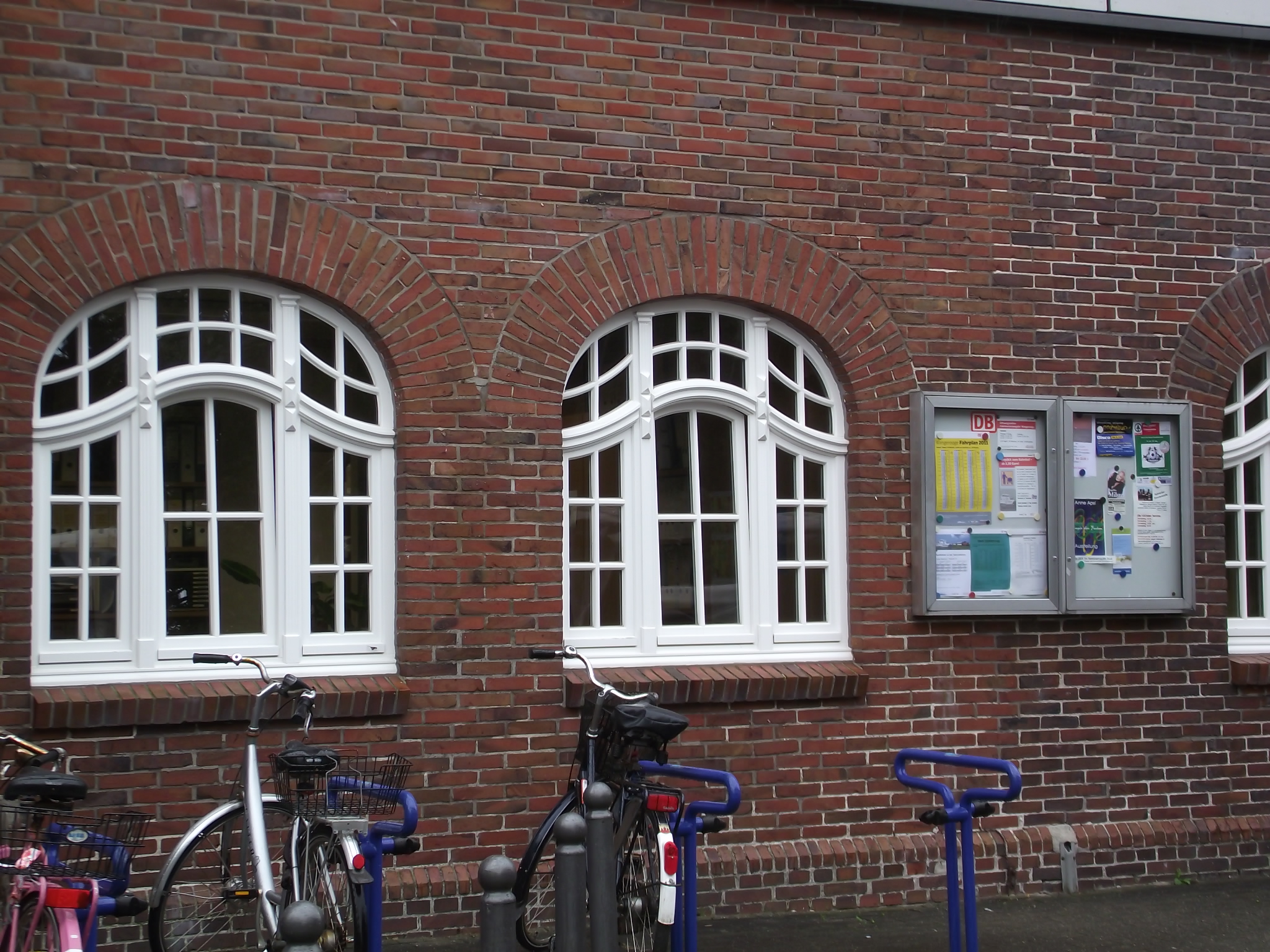 Ankunft am Bahnhof von Wangerooge mit der Inselbahn - Hier hat man noch mit Liebe zum Detail Bahnhöfe gebaut