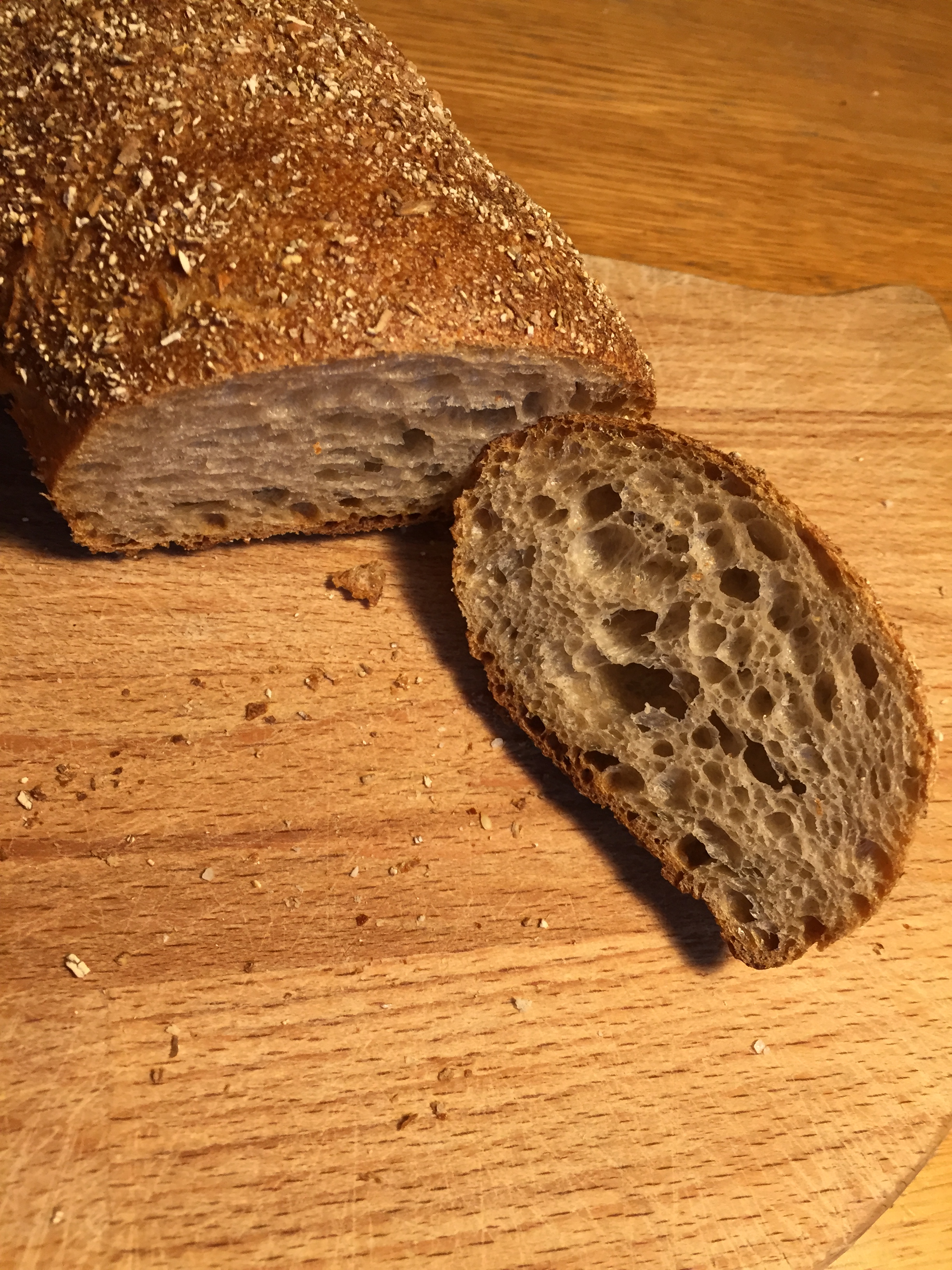 Knebel Brot angeschnitten