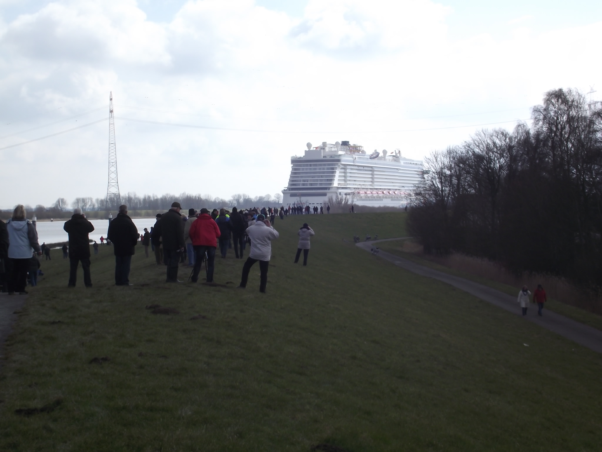 Überführung der Norwegian Breakaway am 13.3.2013 in Weener