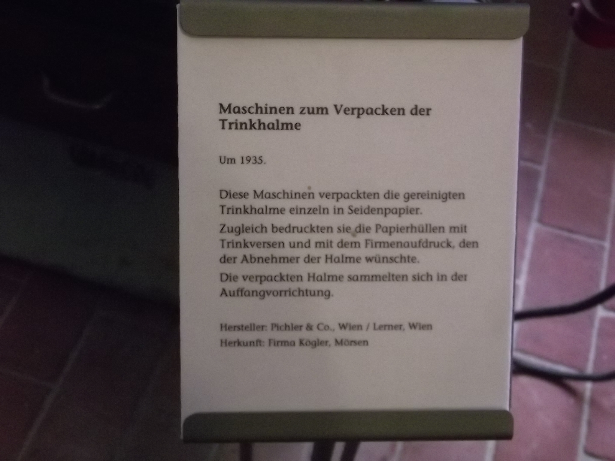 Im Museum für Strohverarbeitung Twistringen - Info zur Verpackung der Strohhalme