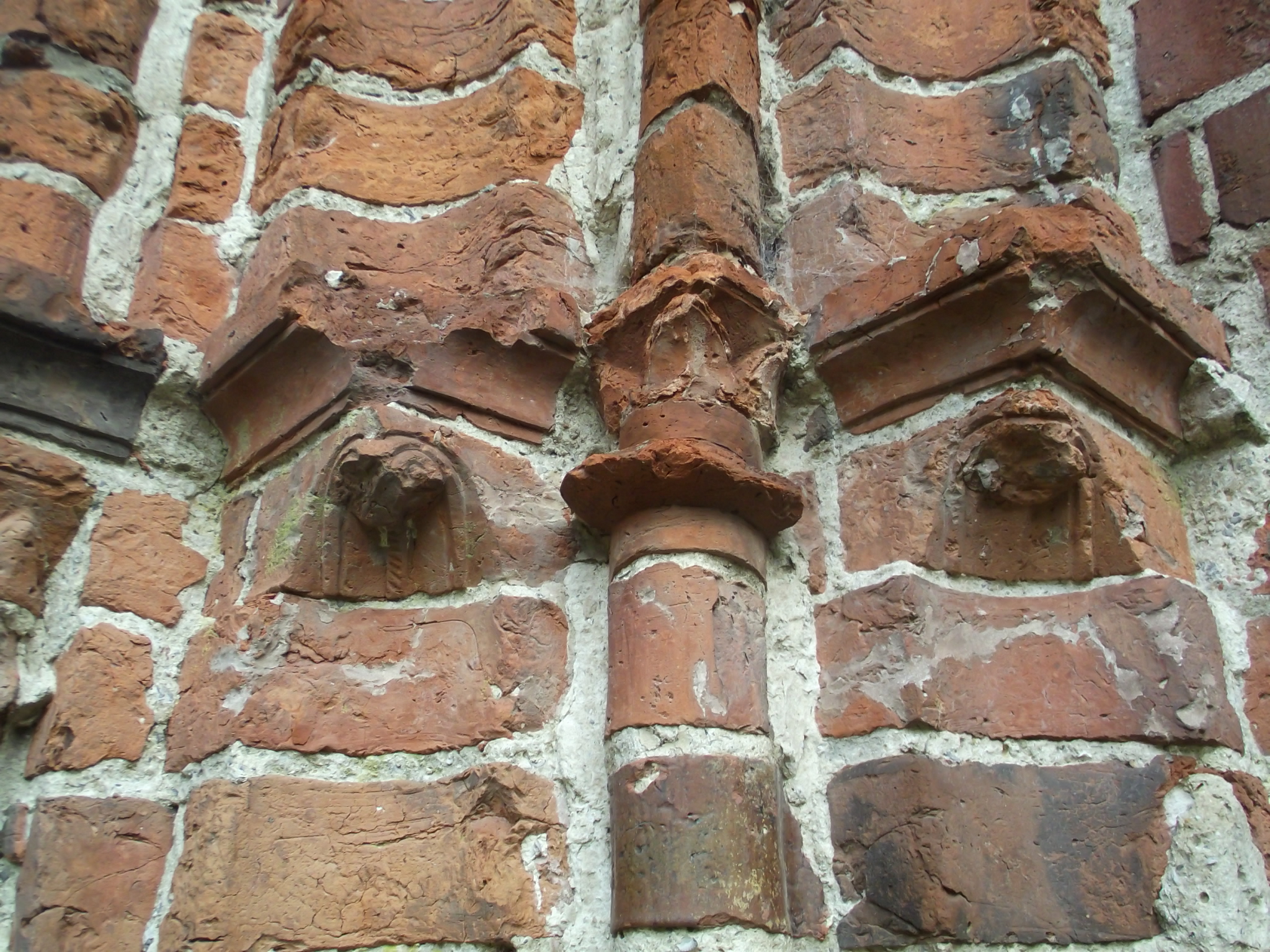 Bei der Klosterruine in Hude am 27. September 2011 - mit Liebe zum Detaill erbaut