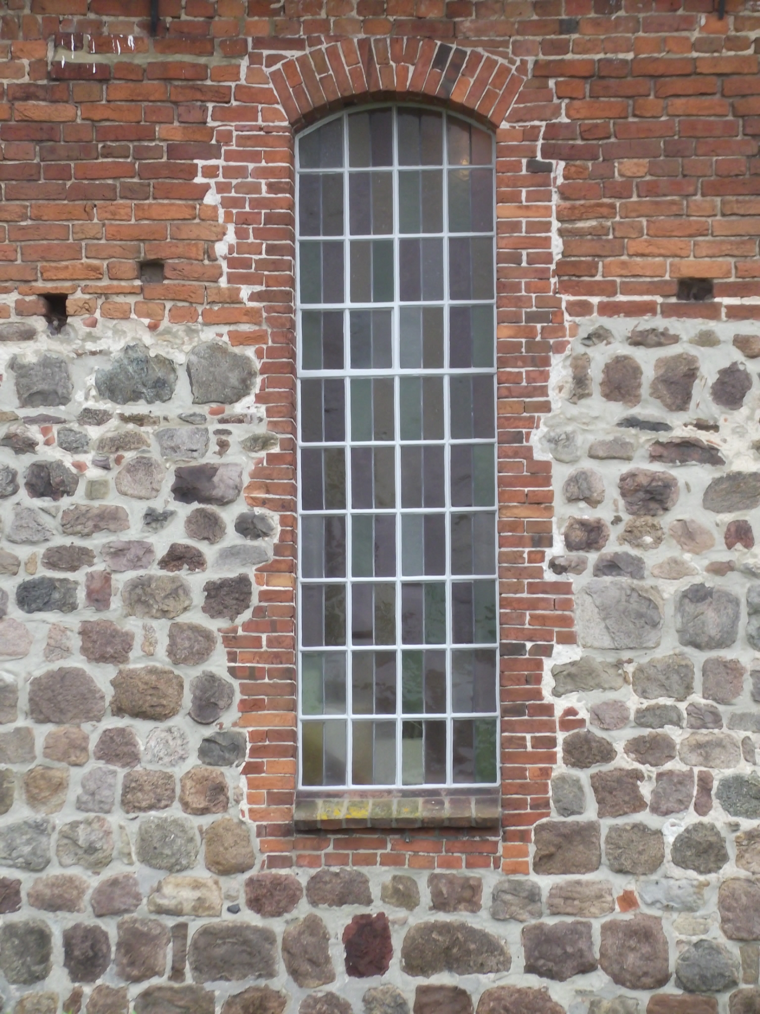 Altes Fenster der St. Laurentius Kirche in Hasbergen