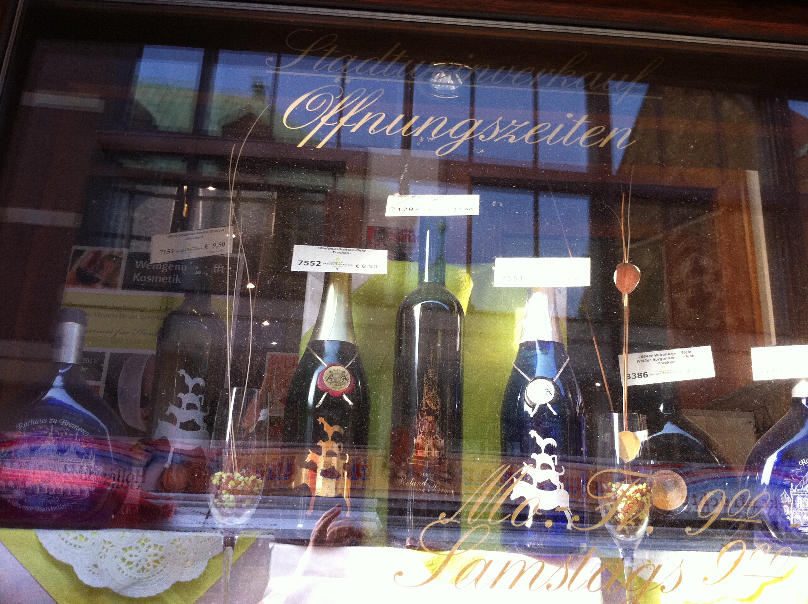 Bremer Ratskeller Weinhandel und Versand in Bremen - Vitrine neben dem Eingang