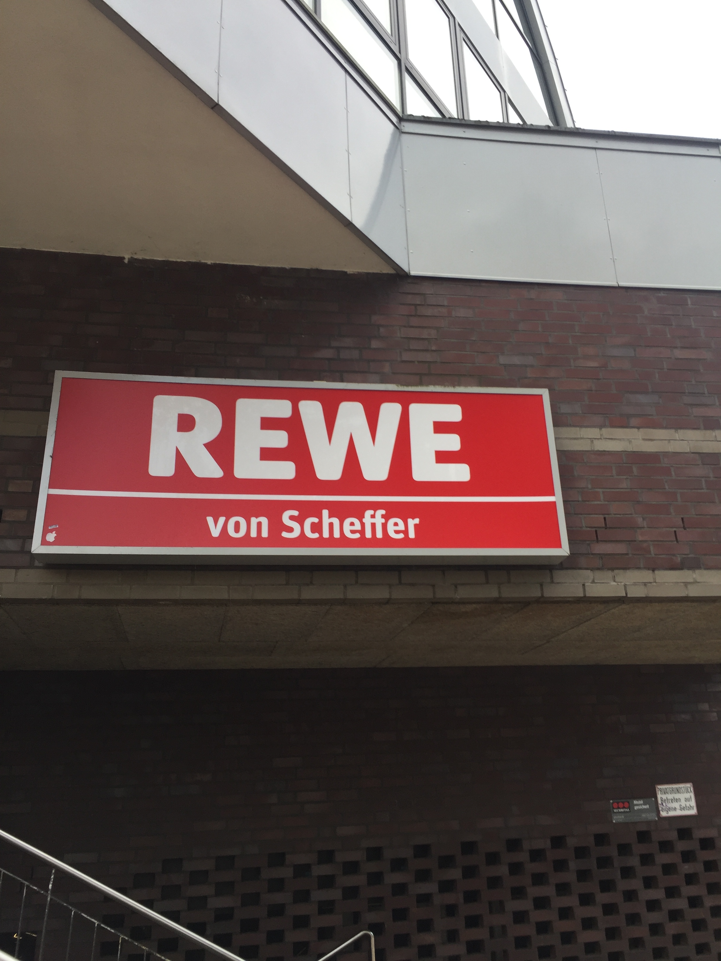 Bild 2 REWE in Hamburg