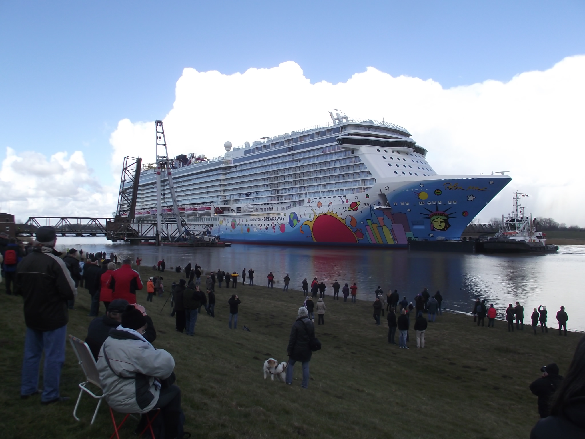 Überführung der Norwegian Breakaway am 13.3.2013 in Weener