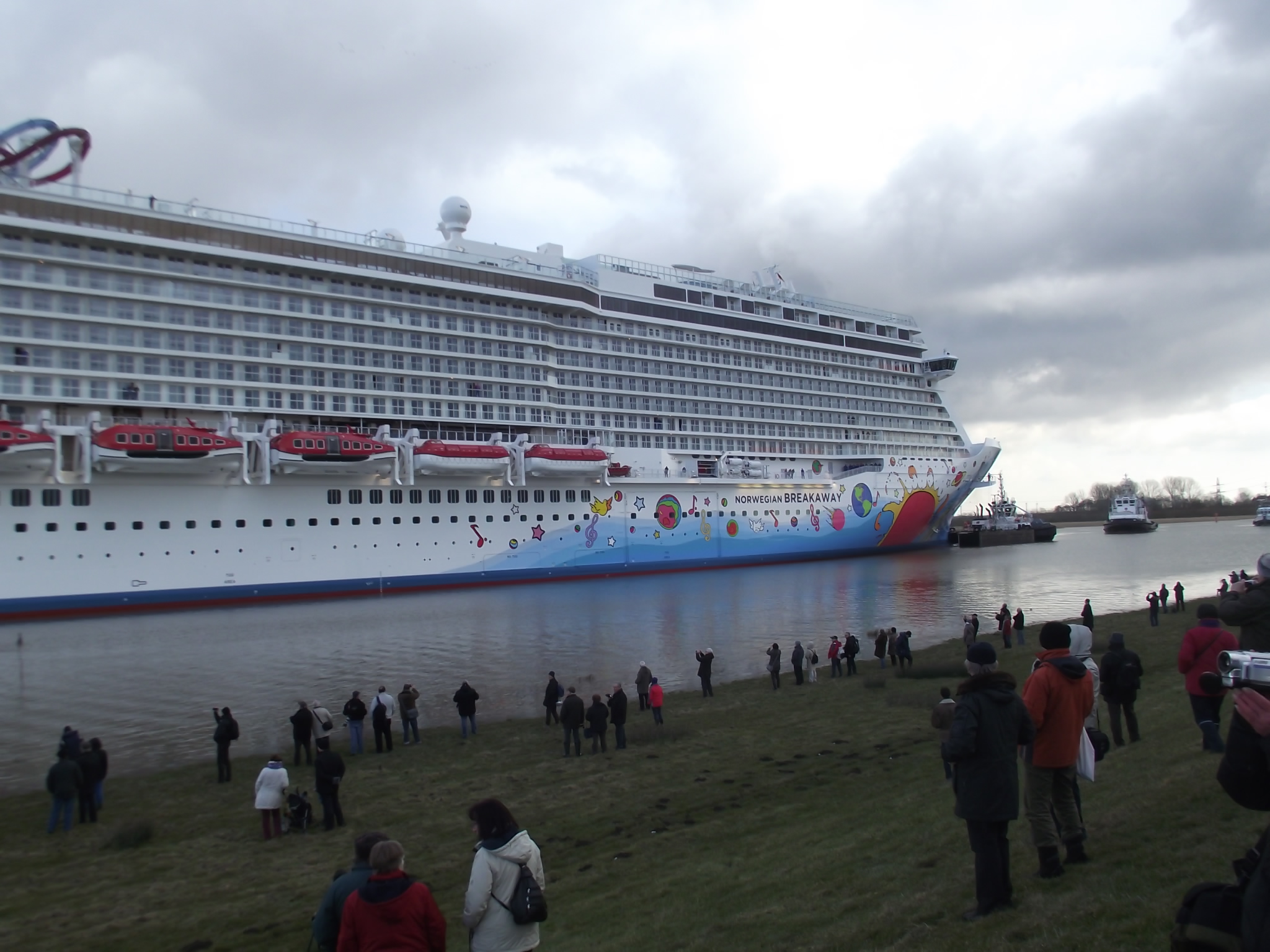 Überführung der Norwegian Breakaway am 13.3.2013 in Weener