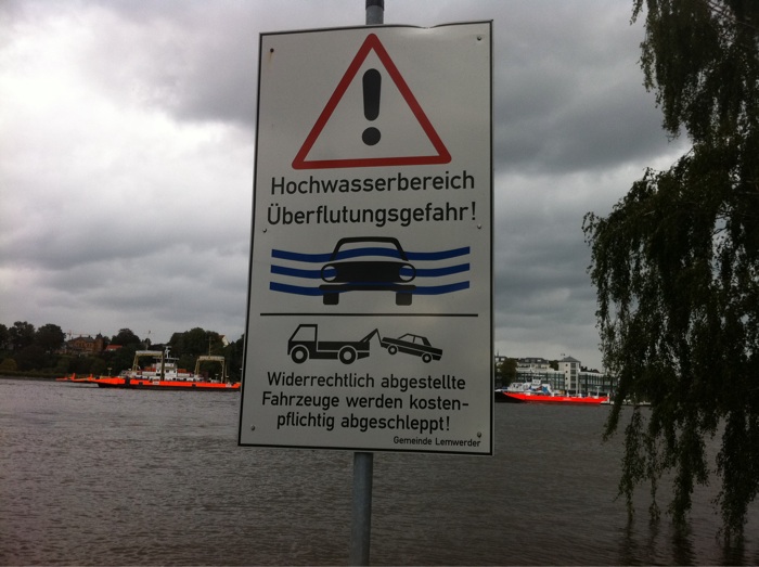 Flut an der Weser. Beide Fähren im Einsatz!