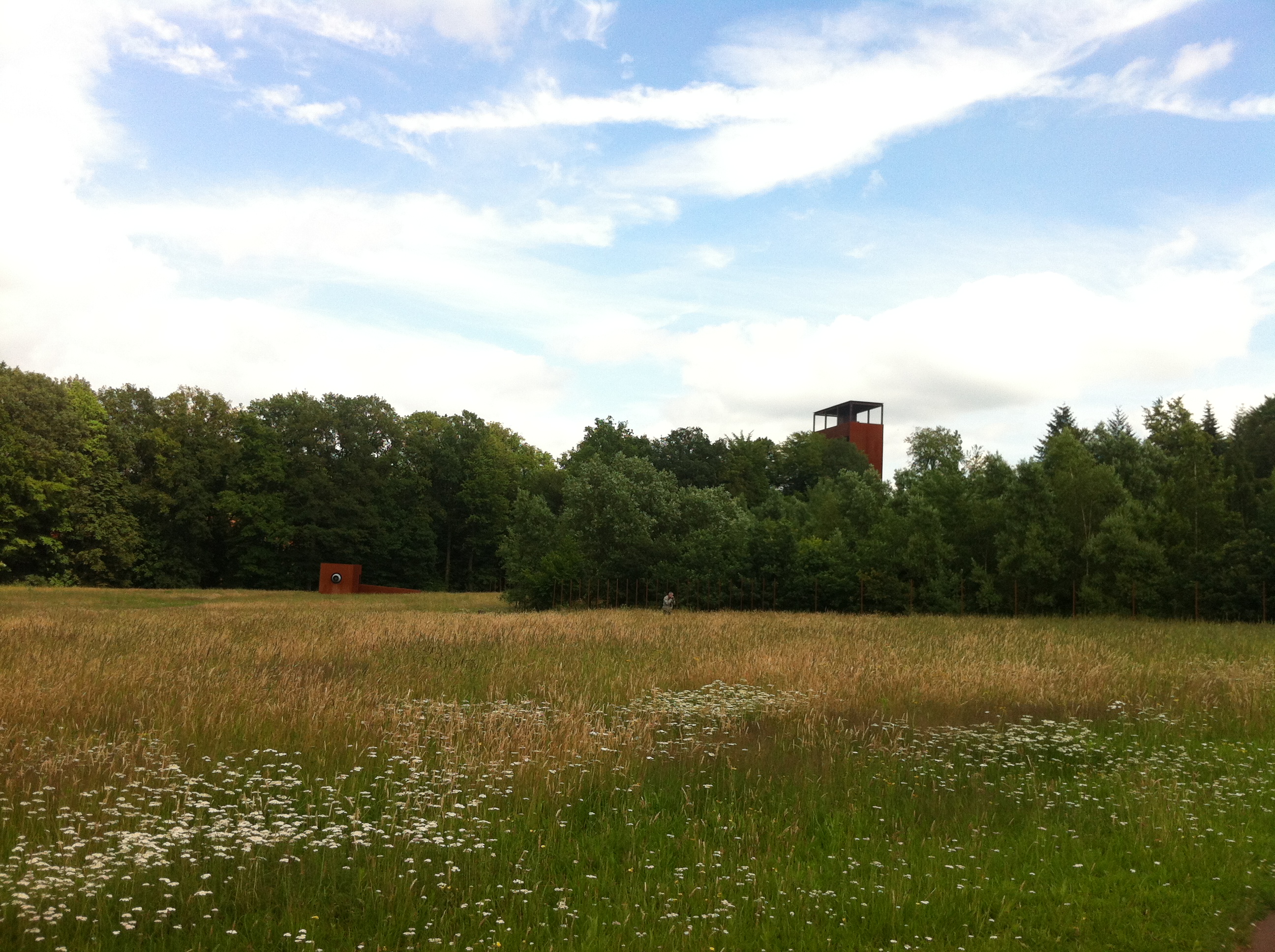 Blick vom Schlachtfeld zum Museum