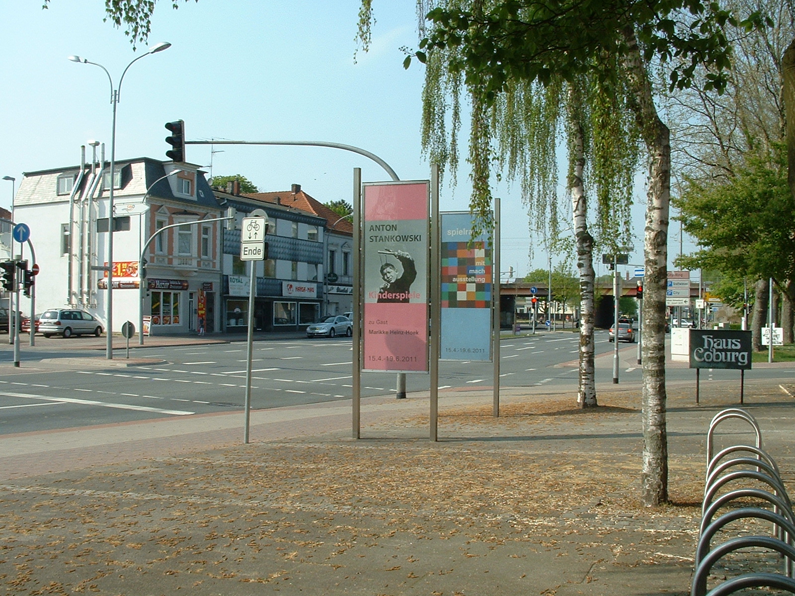 Plakatwerbung vor der Städtischen Galerie Delmenhorst Haus Coburg