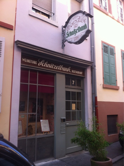 Bild 1 Schnitzelbank in Heidelberg