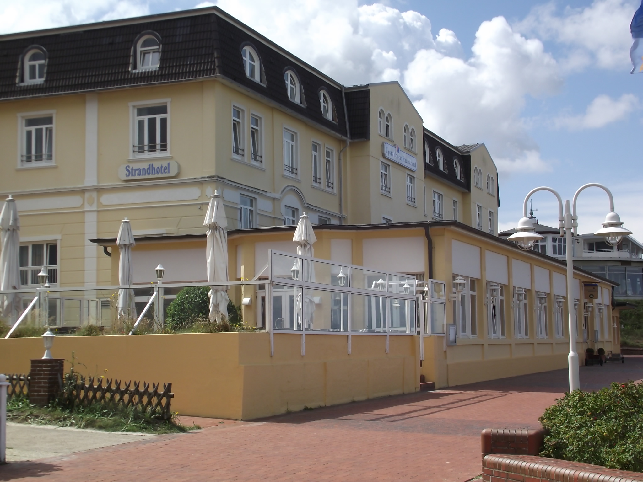 Upstalsboom Strandhotel auf Wangerooge an der Strandpromenade