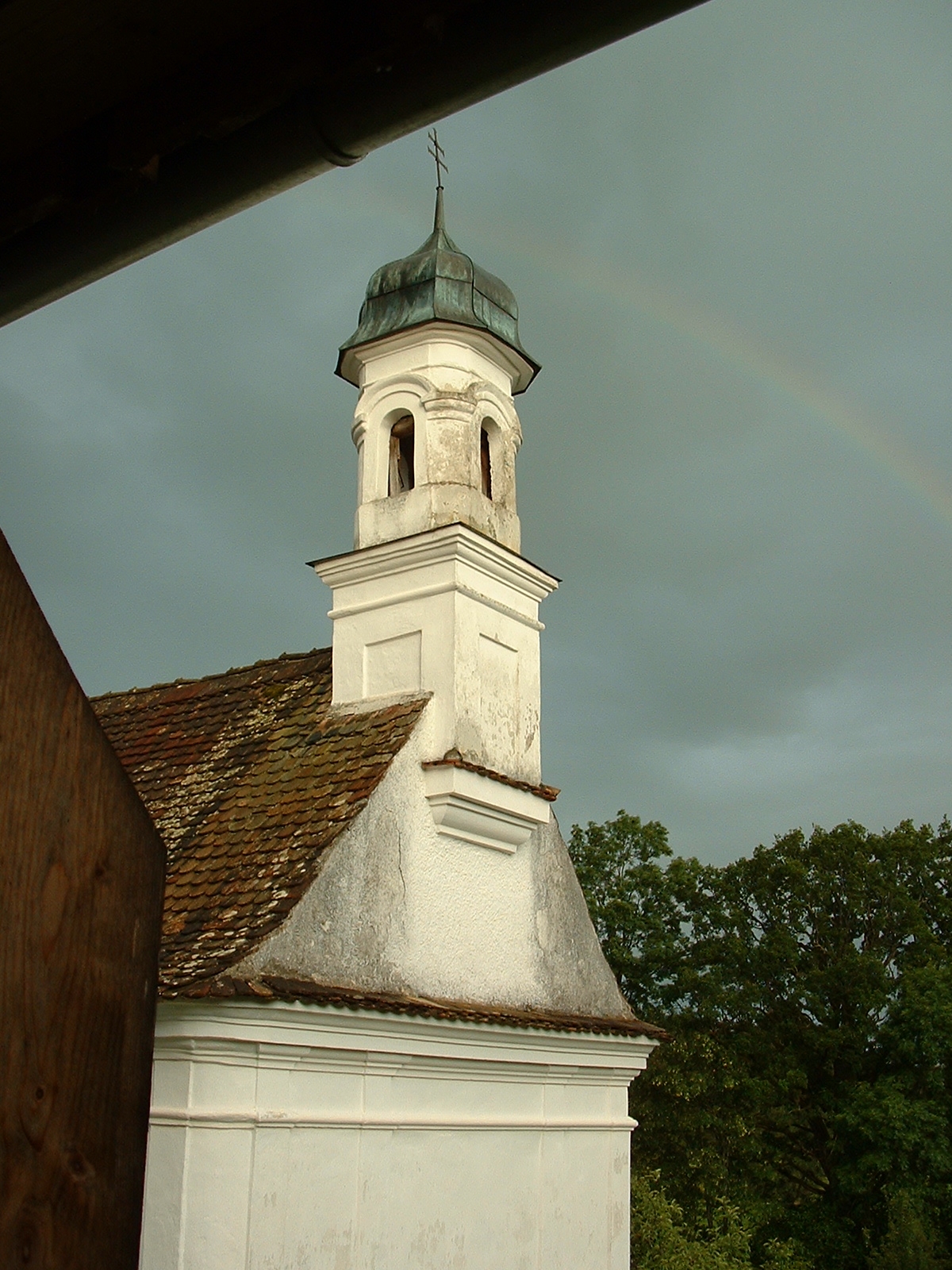 Regenbogen an der Kapelle in Grasleiten