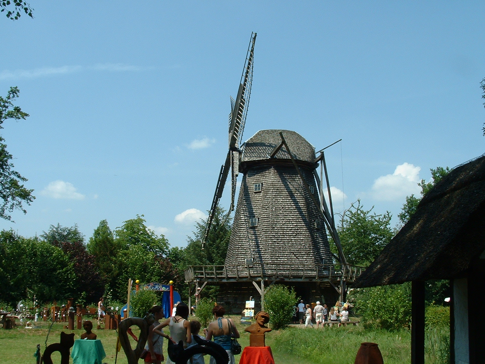 Museumsdorf Cloppenburg - Gartenpartie 5.6.2011 Kappenwindmühle