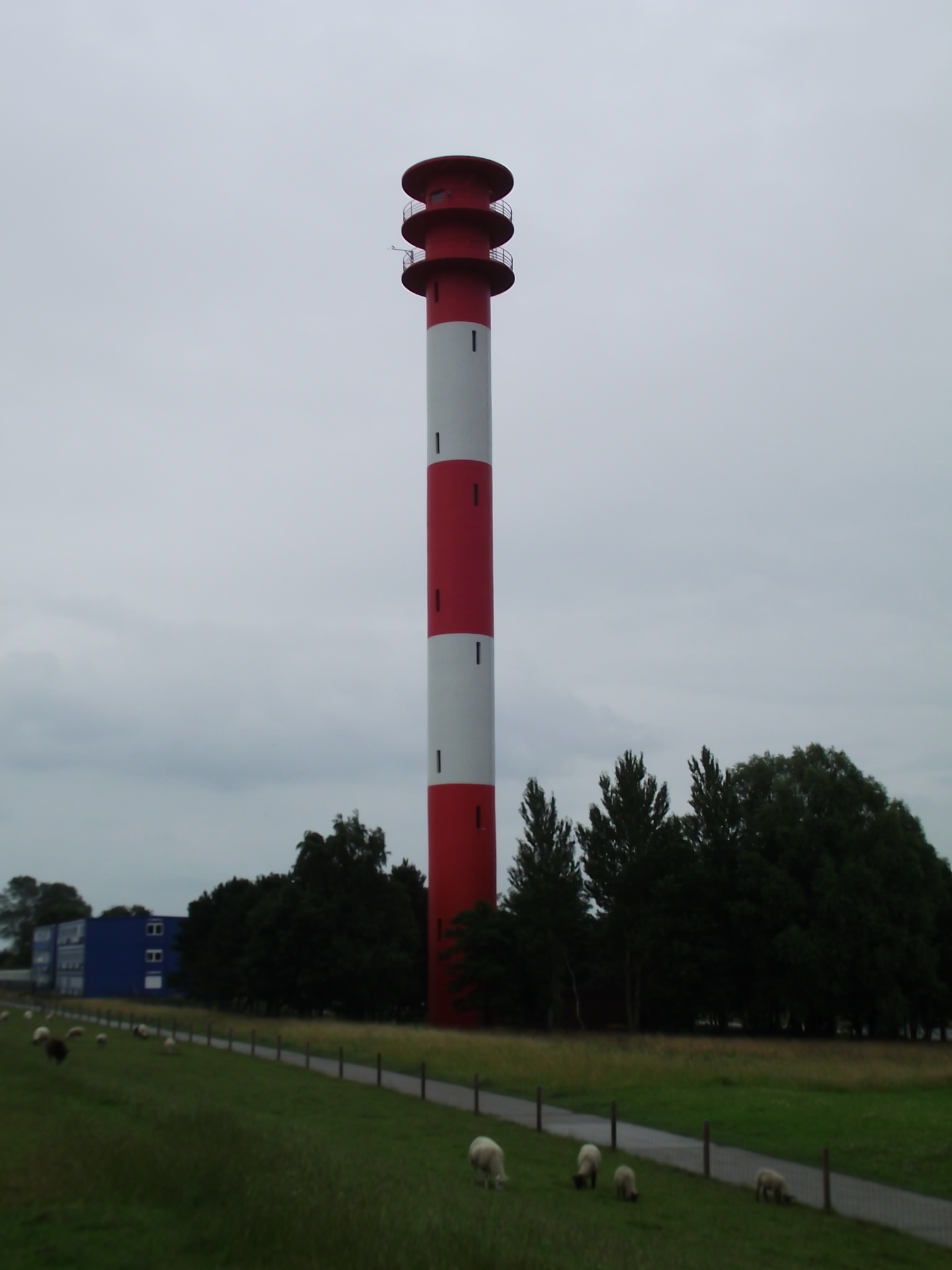 Leuchtturm am  JadeWeserPort in Wilhelmshaven