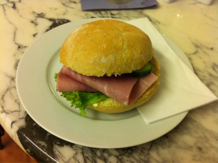 Br&ouml;tchen mit gek. Schinken