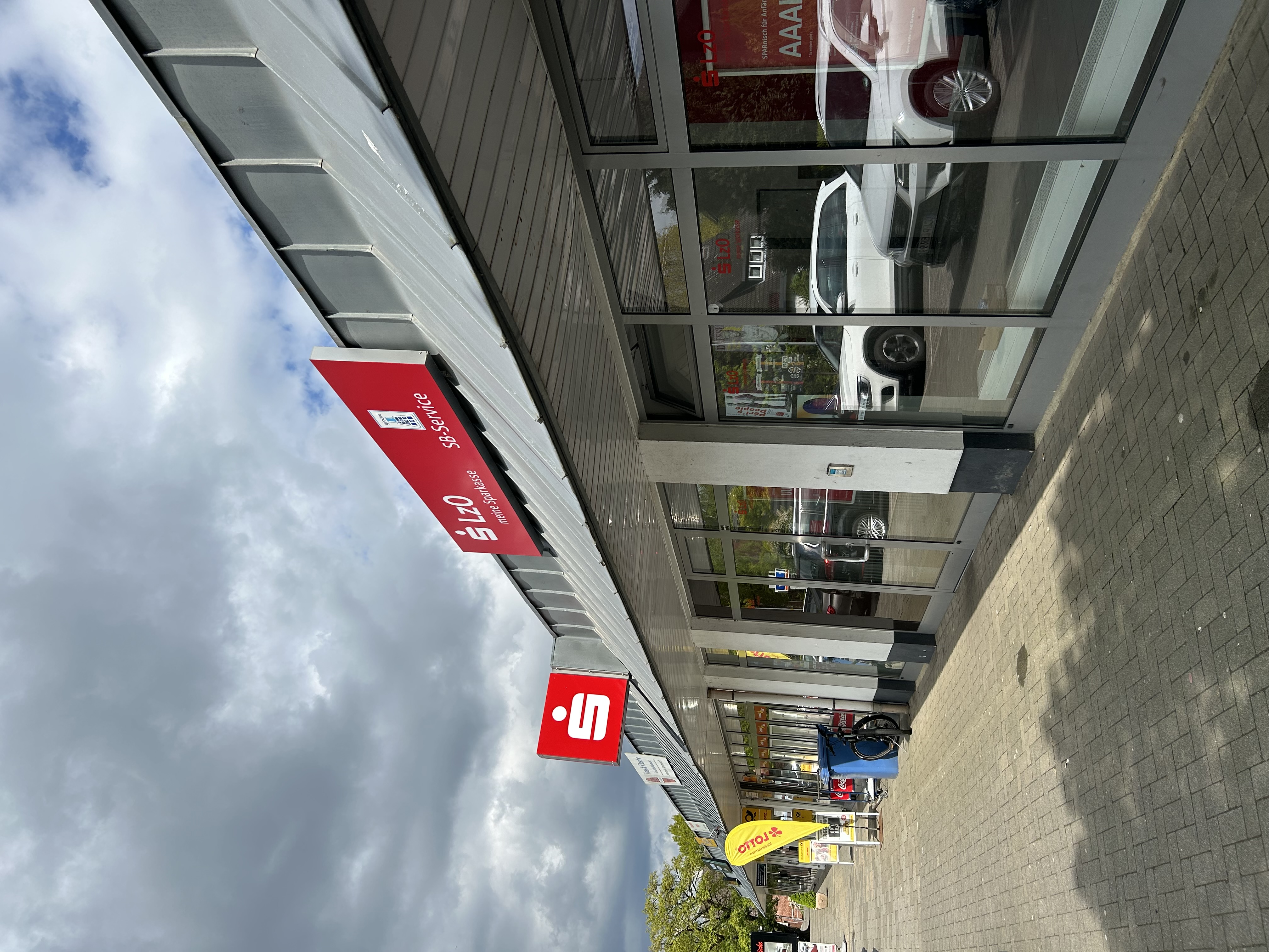 Bild 3 Landessparkasse zu Oldenburg Geldautomat in Cloppenburg