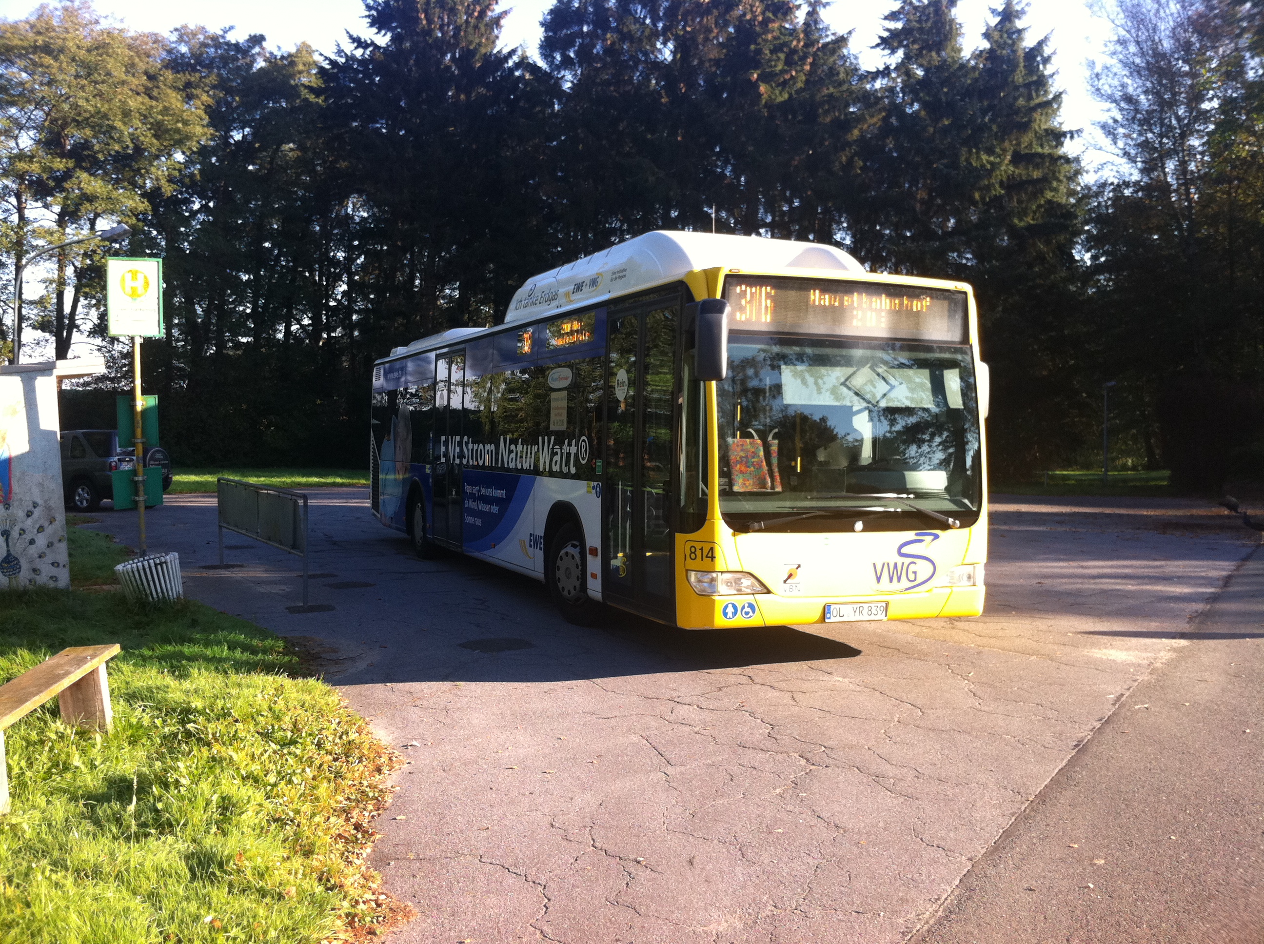 VWG Verkehr und Wasser in Oldenburg - Bus an der Haltestelle Kloster Blankenburg