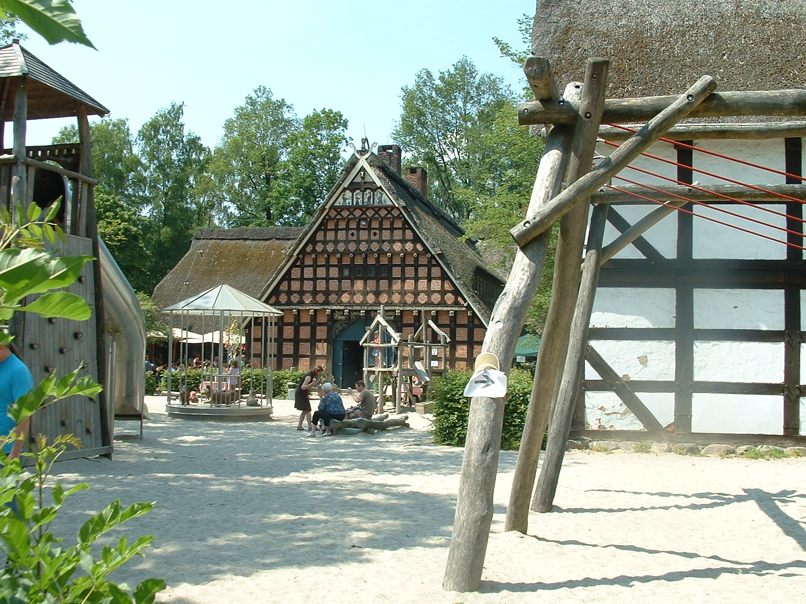 Dorfkrug im Museumsdorf Cloppenburg mit Spielplatz