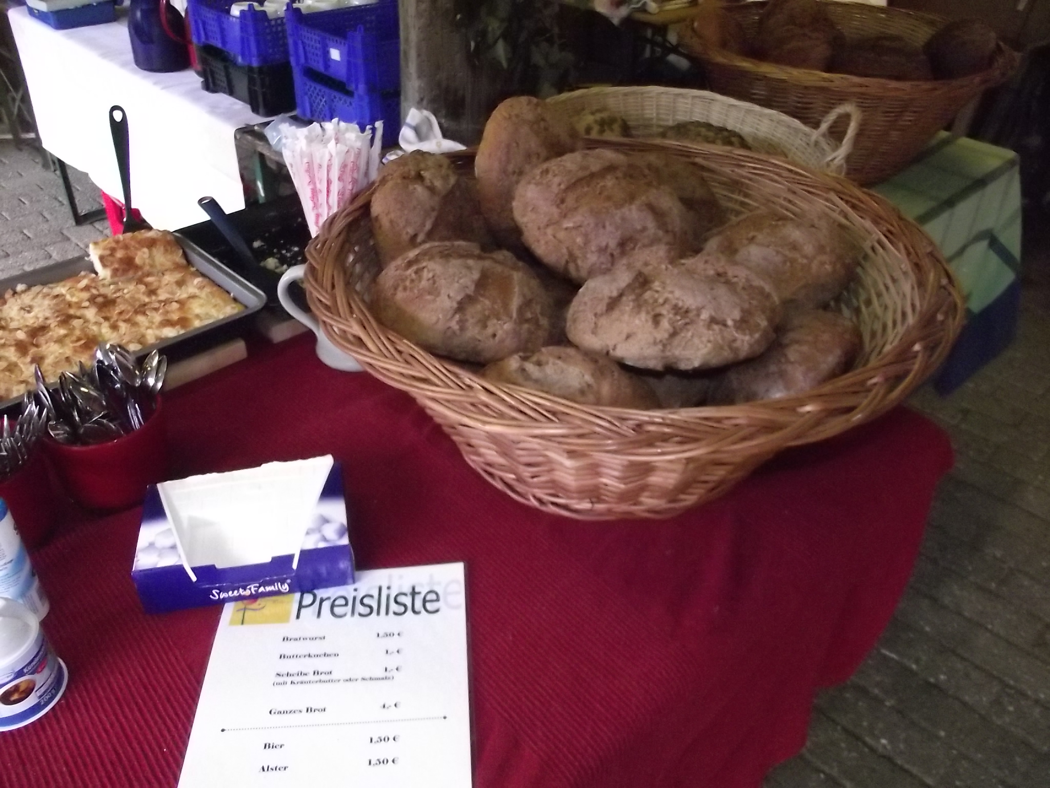 Dötlinger Gartenkultour 2012 - Stein- und Wassergarten Familie Krüger - Brot aus dem Steinofen