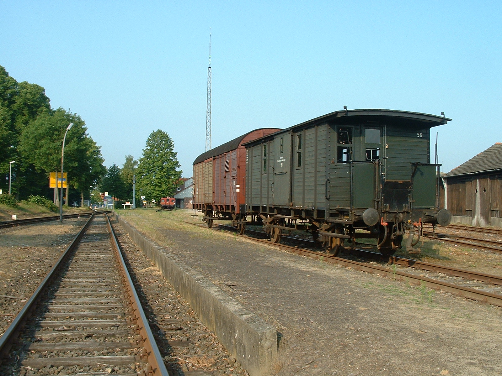 Zwei Waggons am Bahnhof Harpstedt