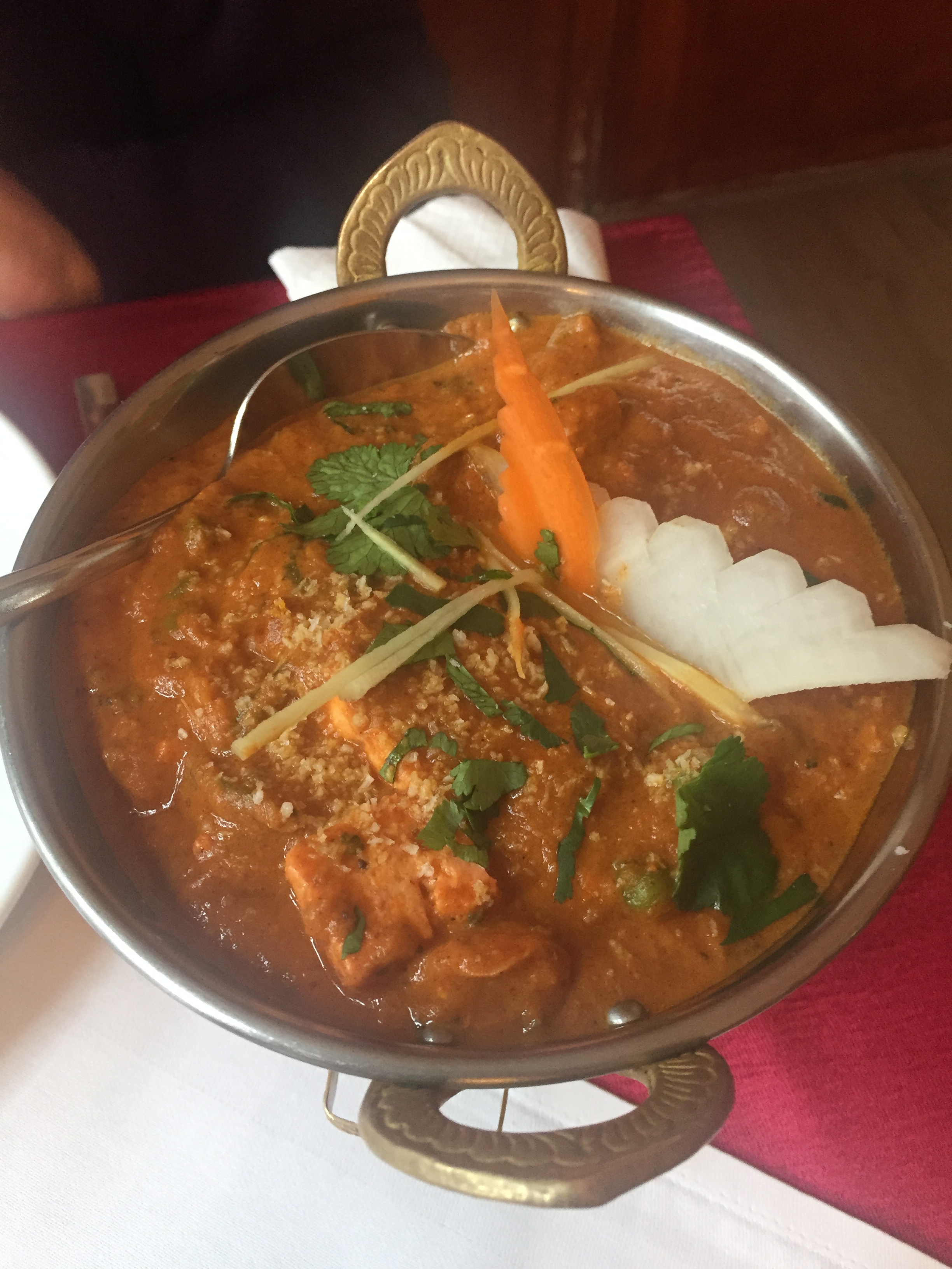 Sabzi Madras (vegan)
frisches Gemüse in einem Curry aus Kokosnusscreme und Chili nach südindischer Art