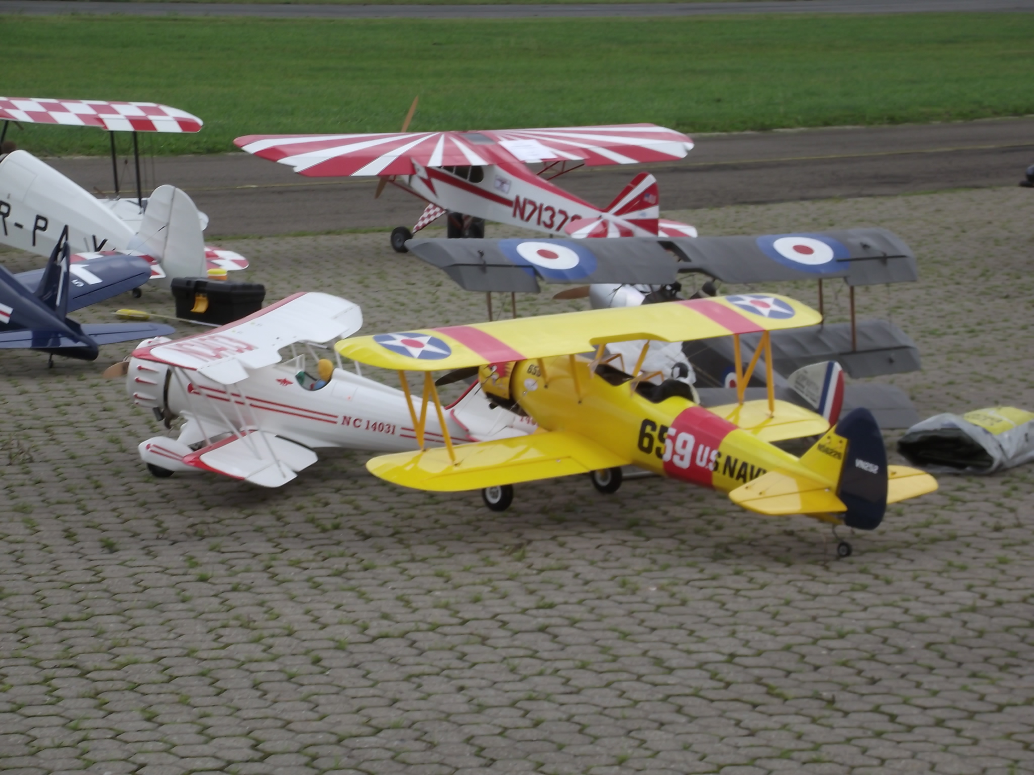 Jet-Flugtage in Ganderkesee - ganz viele verschieden Flugzeugtypen werden hier präsentiert