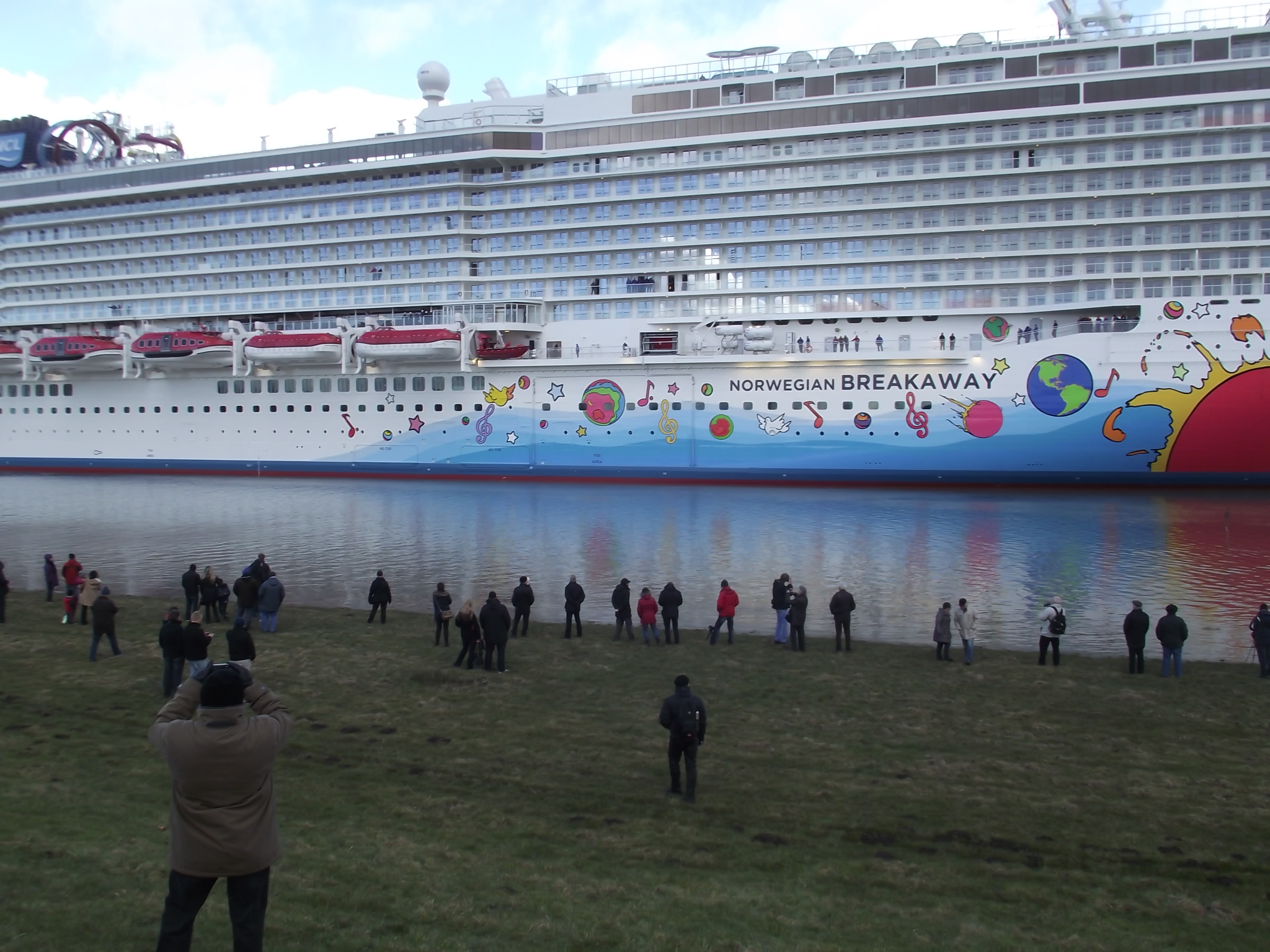 Überführung der Norwegian Breakaway am 13.3.2013 in Weener