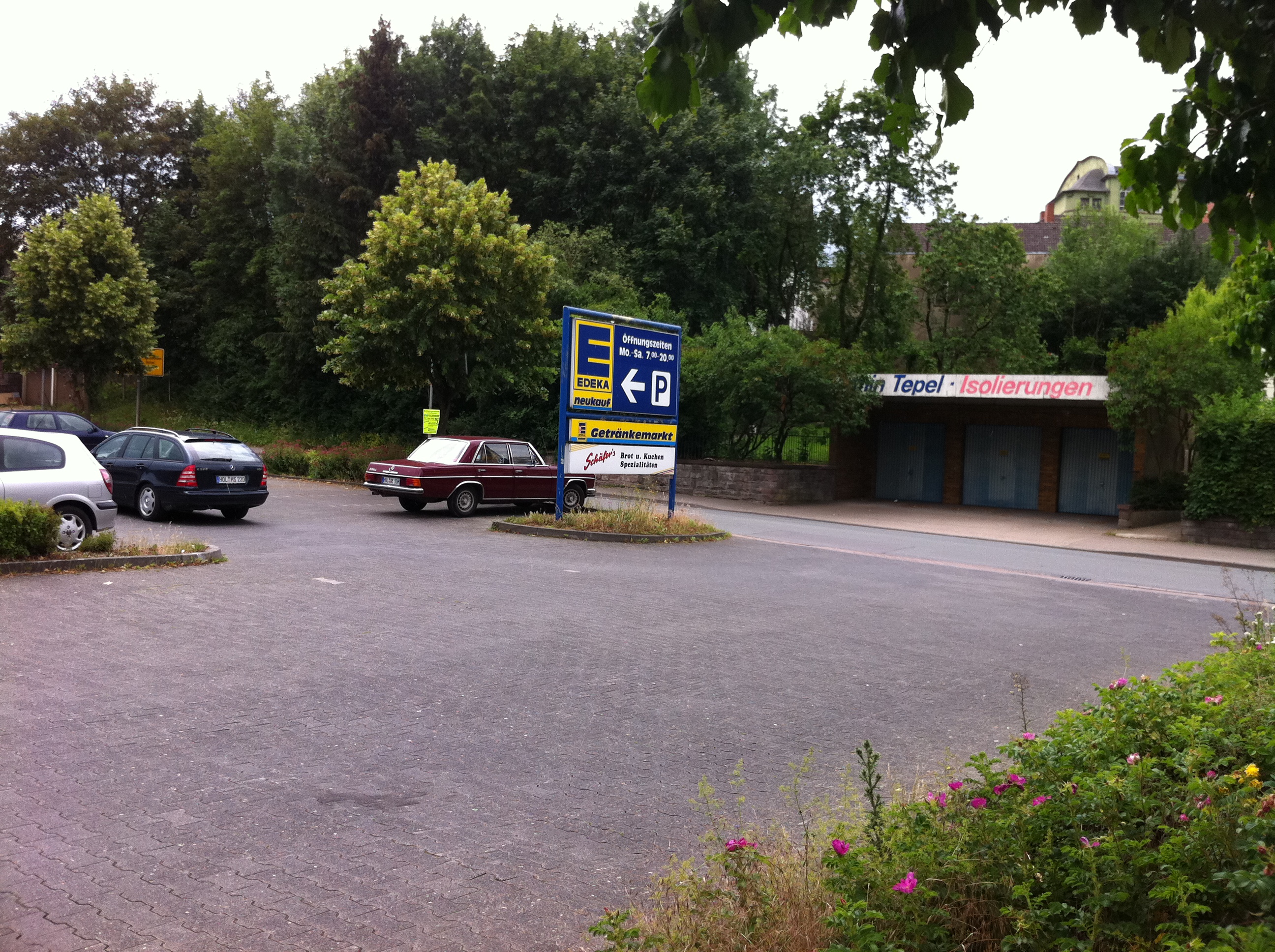 EDEKA Getränkemarkt in Stadtoldendorf - Einfahrt zum Parkplatz