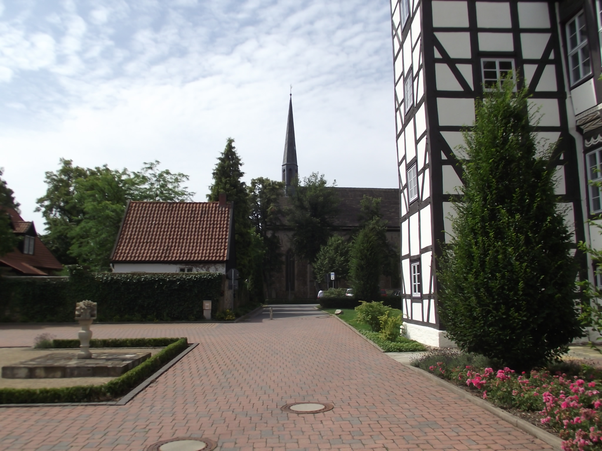 Sparkasse Schaumburg in Rinteln - Blick vom Prinzenhof zur Jakobi Kirche