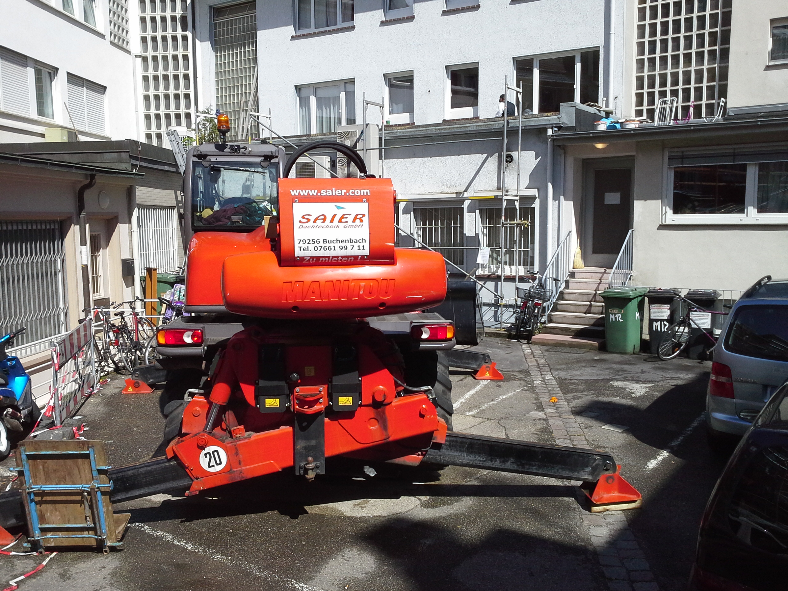 Unser Teloskopstapler Manitou MRT 2540 bei der Arbeit.
AUCH MIT FAHRER ZU VERMIETEN!