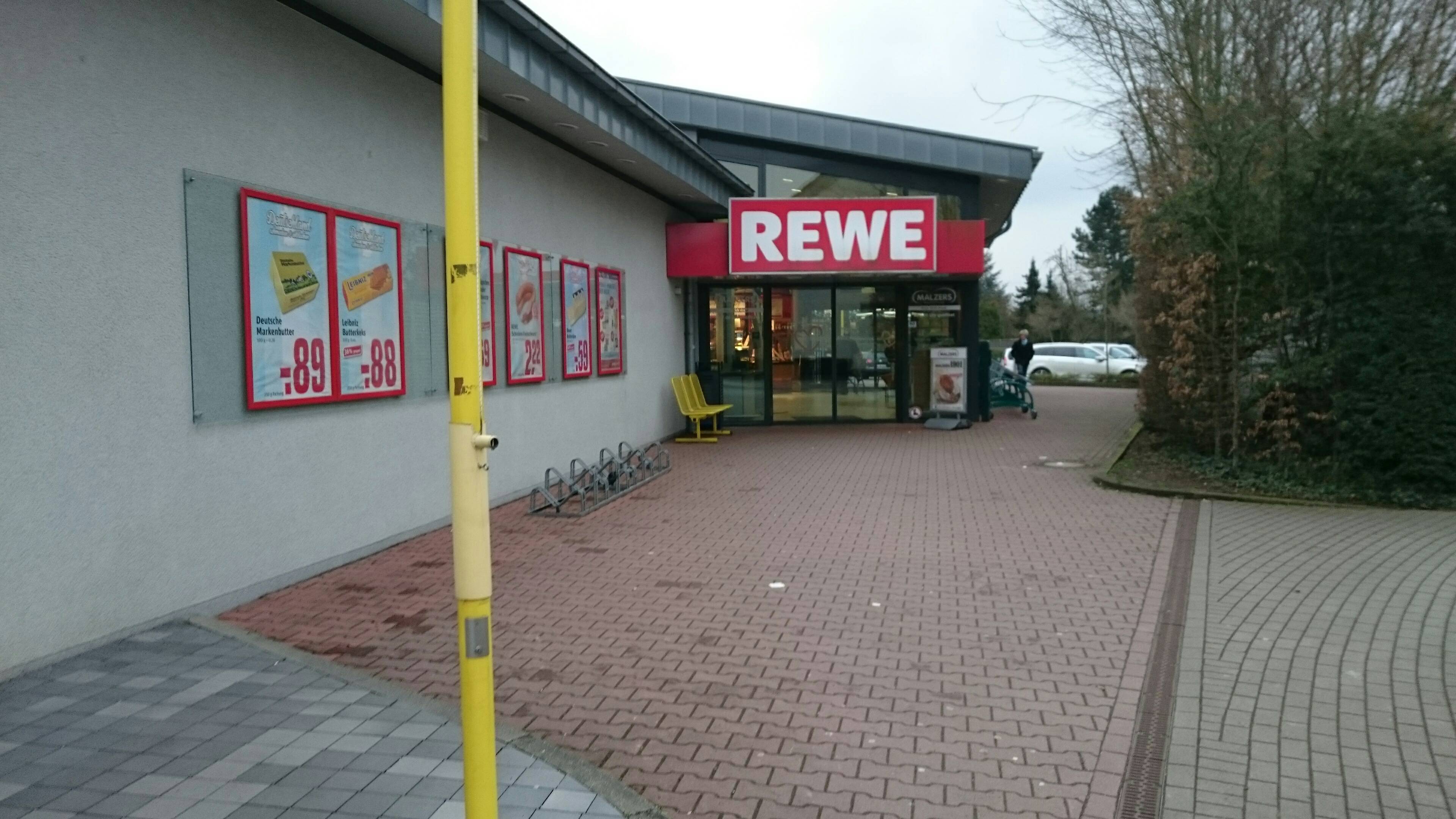 Bild 1 REWE in Essen