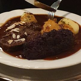 Sauerbraten mit Rotkohl