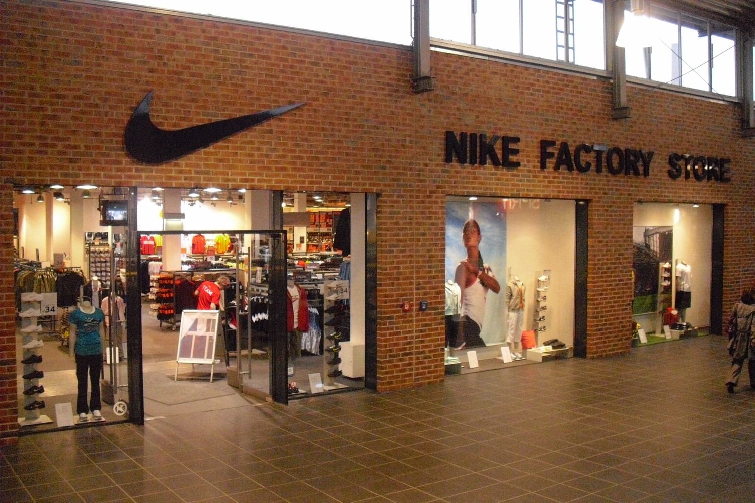 Nike Outlet Store 11 Bewertungen - Metzingen in Württemberg - Reutlinger | golocal