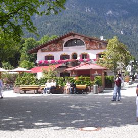 Mohrenplatz Wirtshaus und Schmankerlmarkt in Garmisch-Partenkirchen