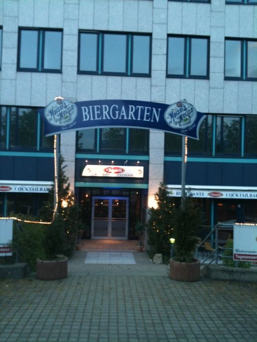 Biergarten vor dem Restaurant