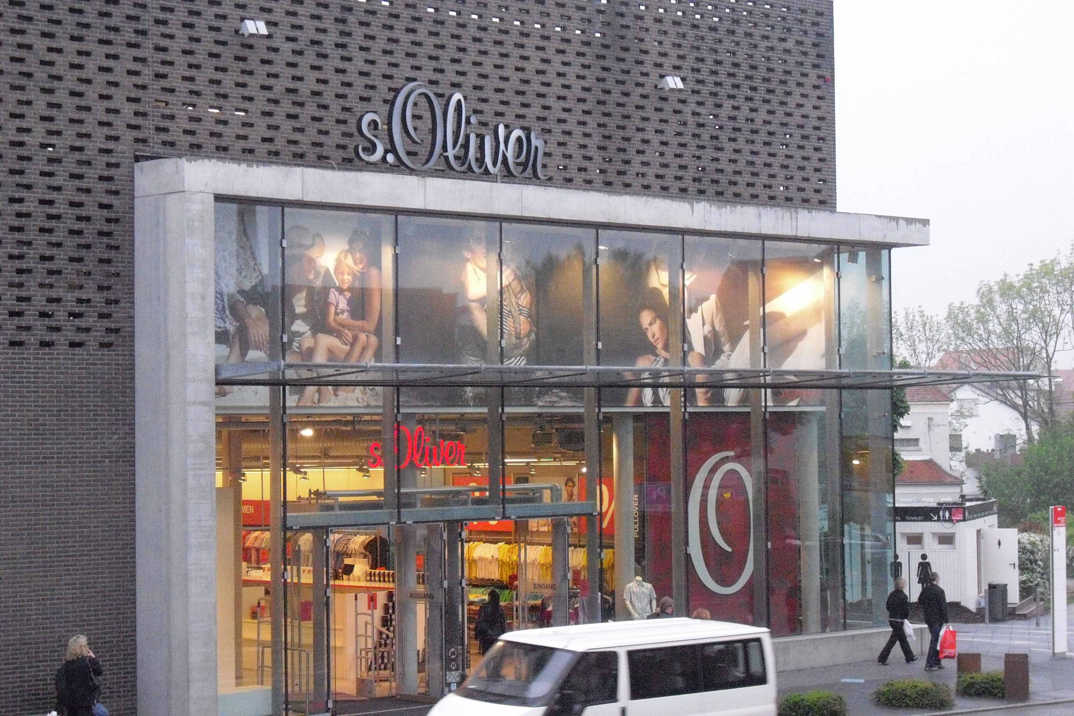 Bild 17 s.Oliver Outlet Store in Metzingen