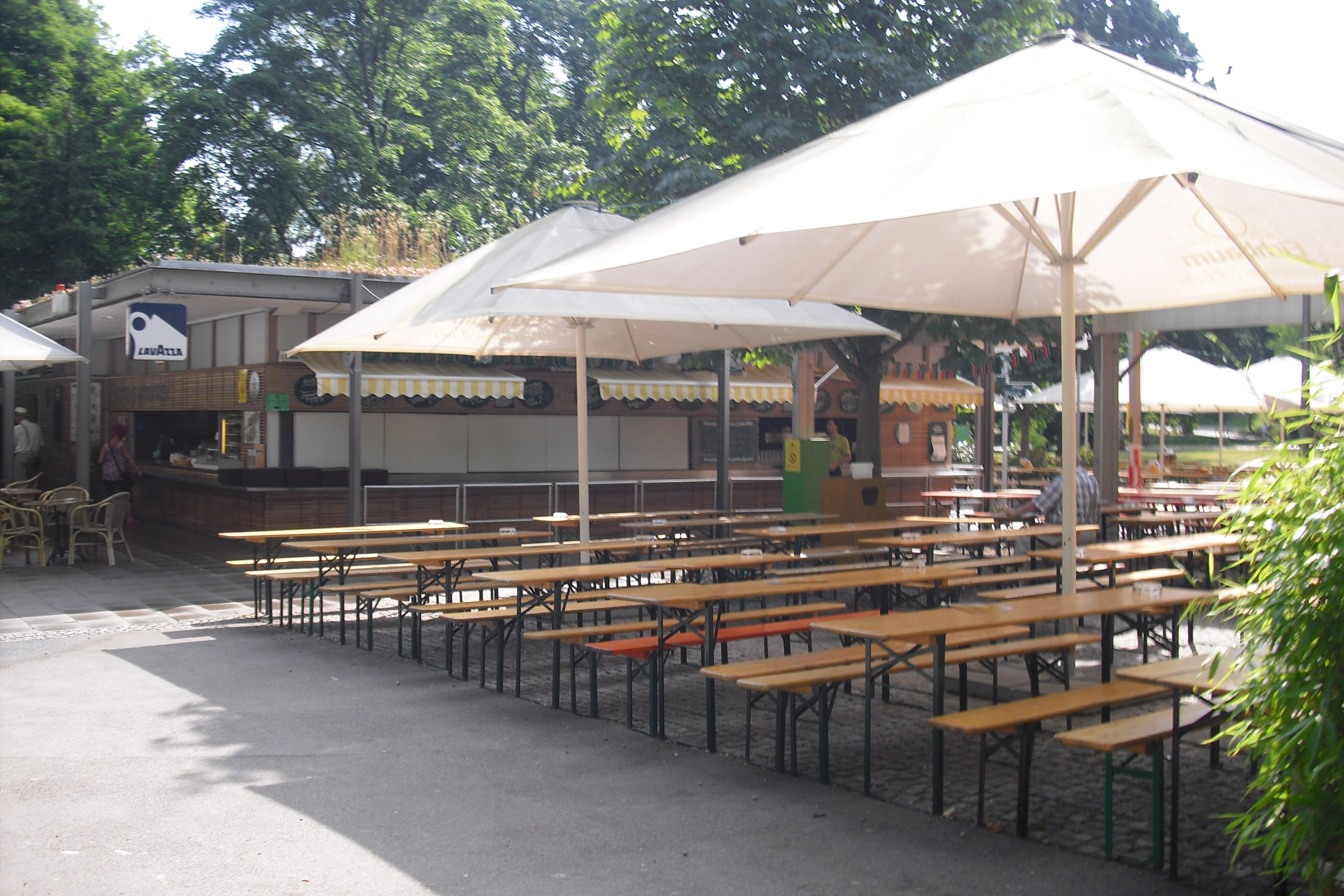 Bild 1 Biergarten im Schloßgarten in Stuttgart