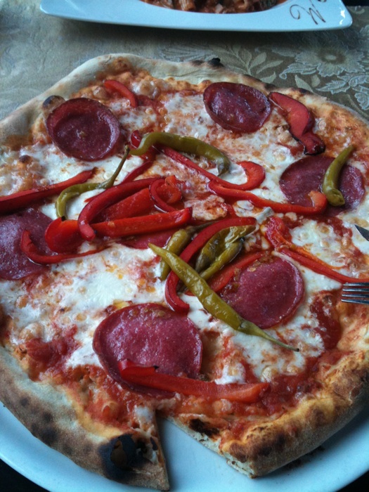Pizza Diavolo, wirklich höllisch scharf :-) und riesig!