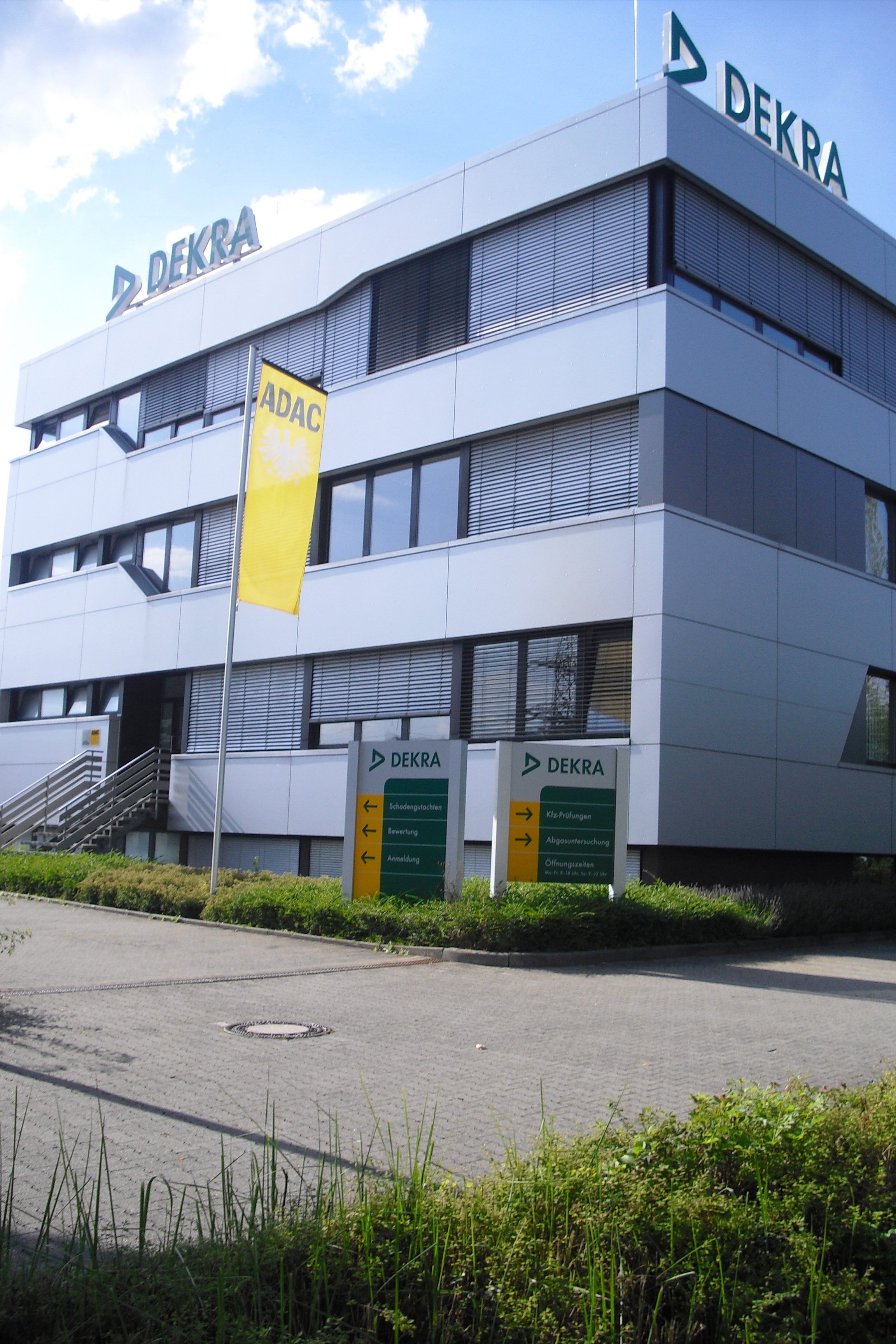Bild 1 DEKRA Automobil GmbH in Reutlingen