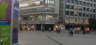 Bild zu H&M Hennes & Mauritz