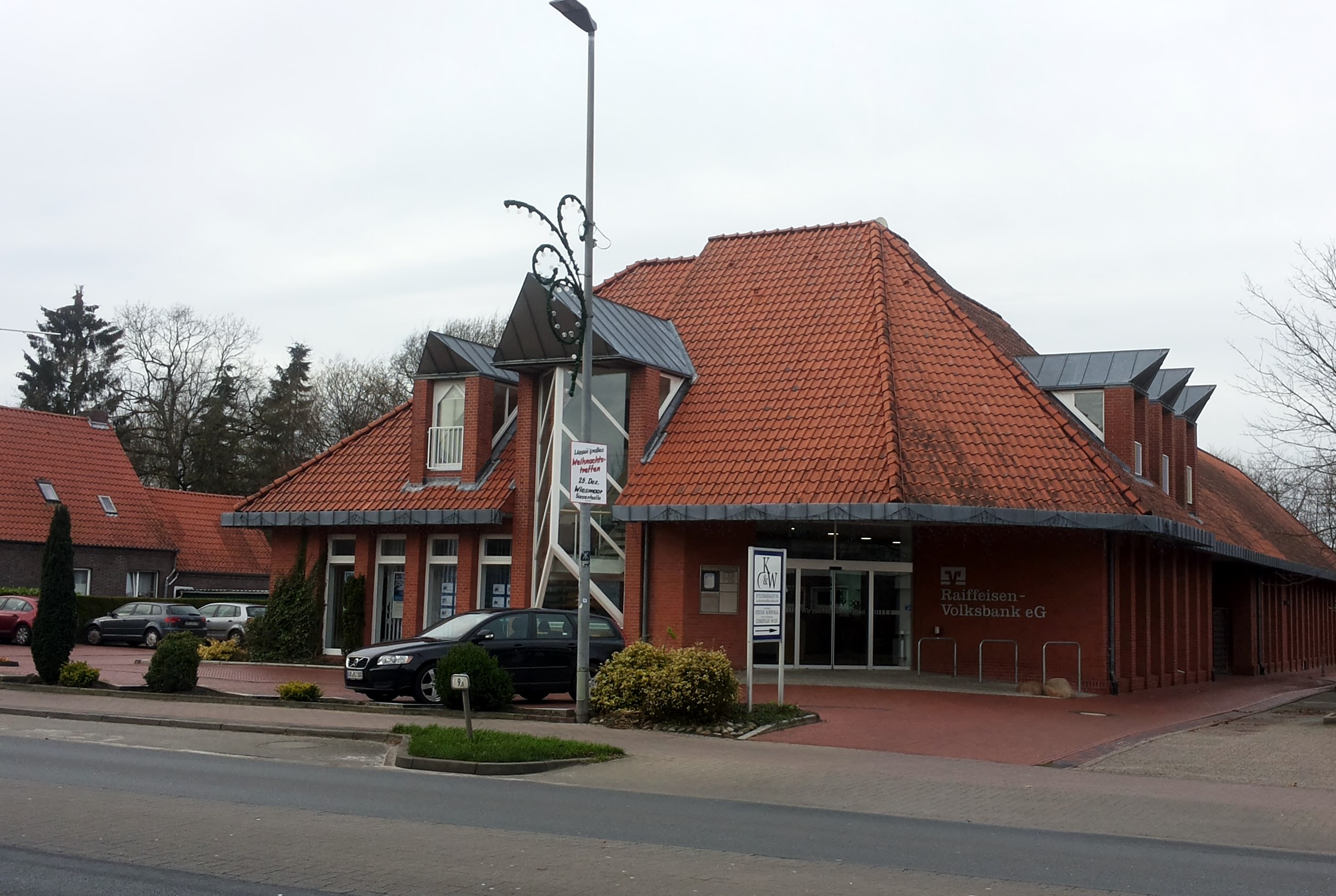 Bild 1 Raiffeisen-Volksbank eG Geldautomat in Wiesmoor
