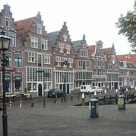 Hoorn, alte Häuser am Binnenhafen